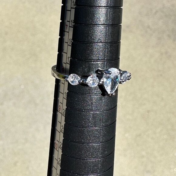 NEW White Gold Plated Sparkling Clear Crystal CZ Teardrop Pear Dainty Ring Sz 8 - Picture 8 of 11